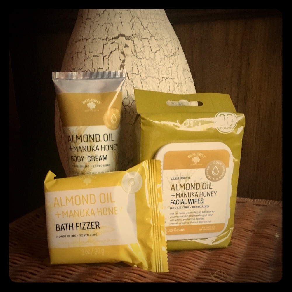 Bolero 3 pc Almond Oil and Manuca Honey Set